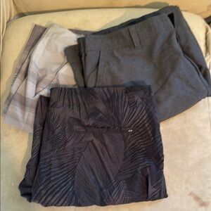 Oakley Men's Flat Front Shorts - Gray and Black